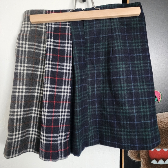 Plaid Women's Skirt with Buckle Detail - Picture 4 of 4